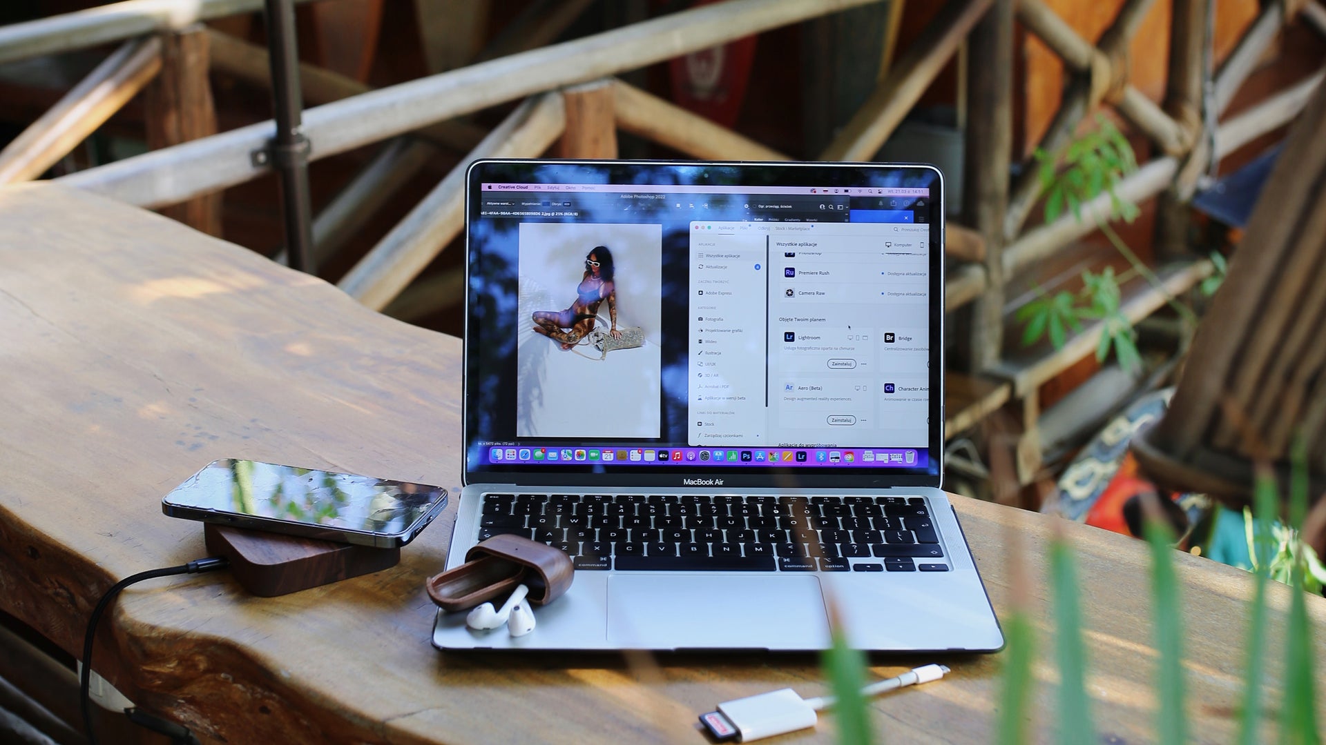 Your desk in a bag – a digital nomad’s essentials