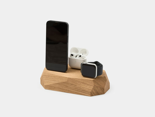 Oakywood Triple Dock in oak – elegant wooden dock for charging Apple Watch and two devices | oak,