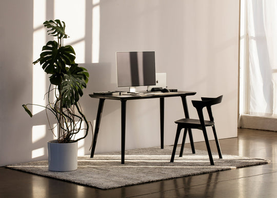 What desk size works best in a small apartment? (Complete sizing guide)