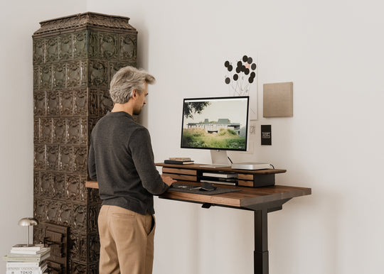 How to stand properly at your desk?