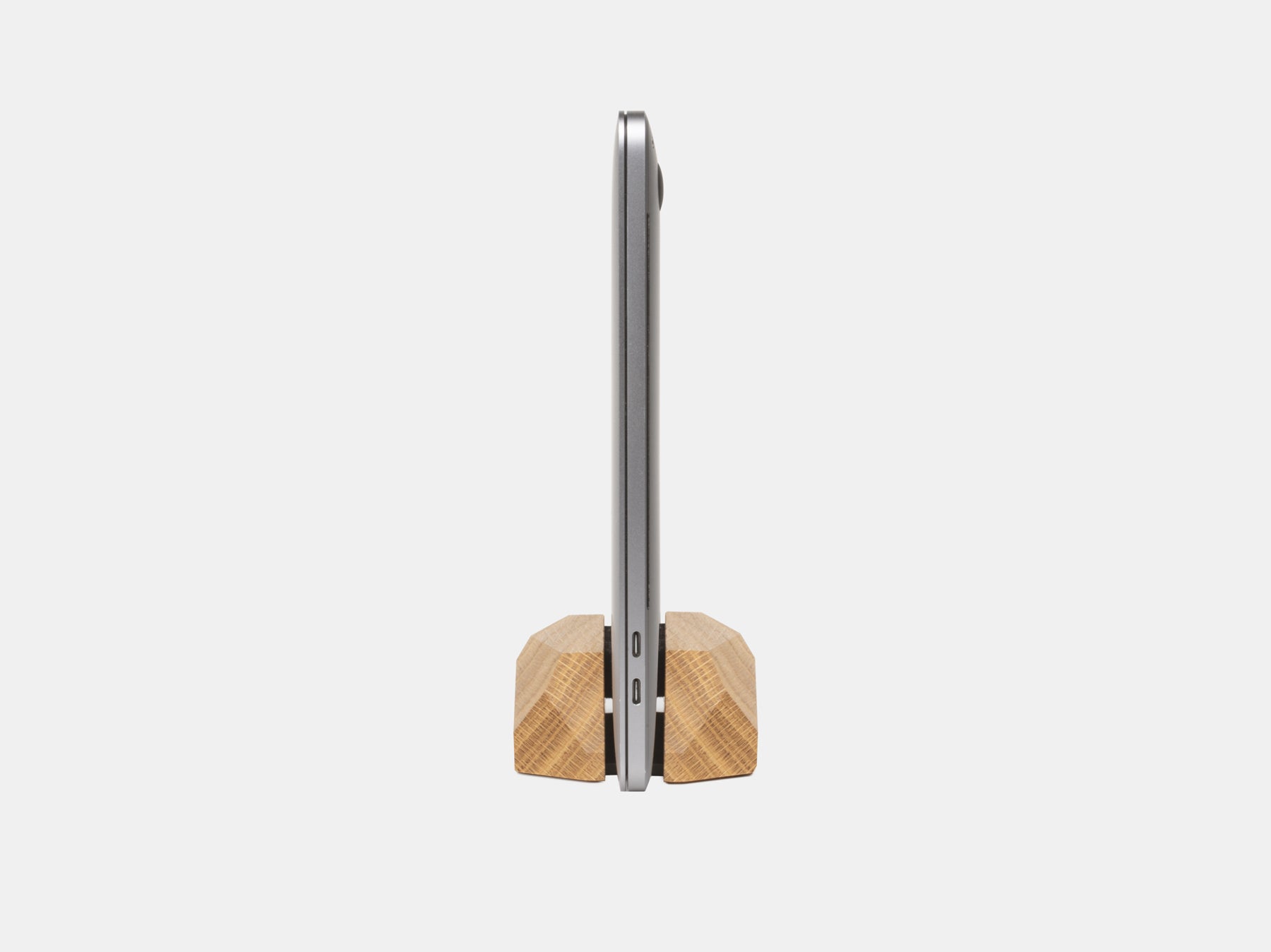 Laptop Dock - Vertical laptop stand | Oakywood.shop Laptop Dock - Vertical laptop stand | Oakywood.shop