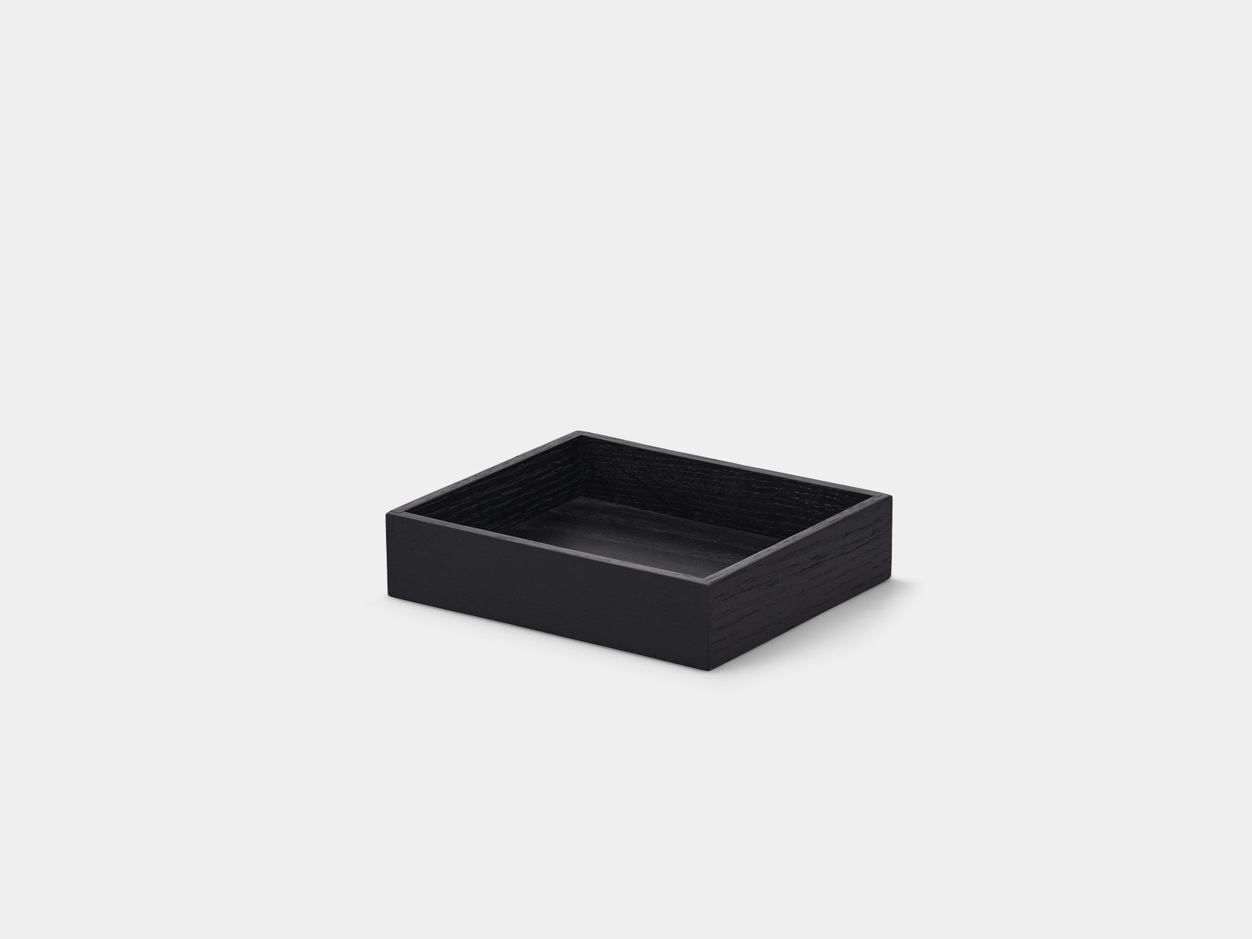 Black rectangular tray on a light gray background | black,M