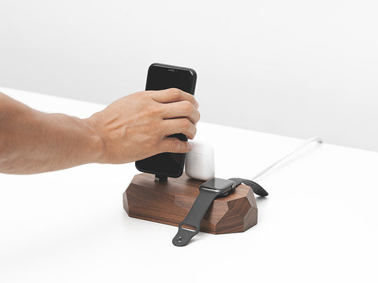 Oakywood Triple base y cargador compatible con iPhone, relojes Apple y Air  Pods, madera natural, para escritorio y mesita de noche, contiene soporte