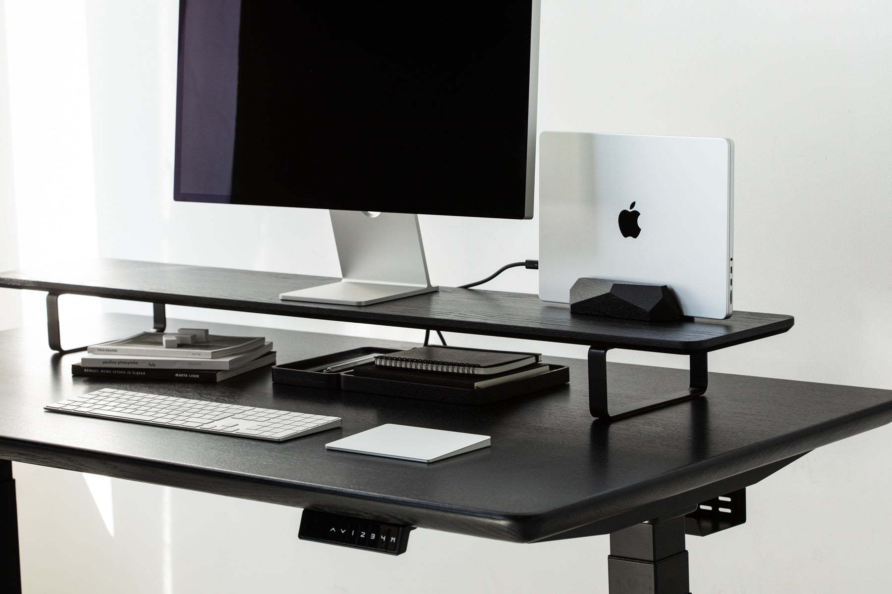 Laptop Dock - Vertical laptop stand | Oakywood.shop