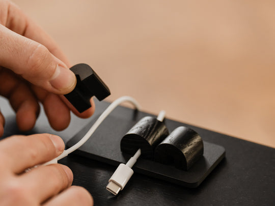 Easy to use magnetic Cable stop | black, 
