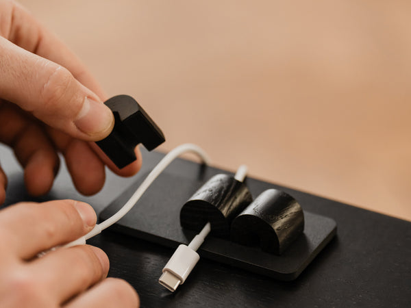 Easy to use magnetic Cable stop | black, 