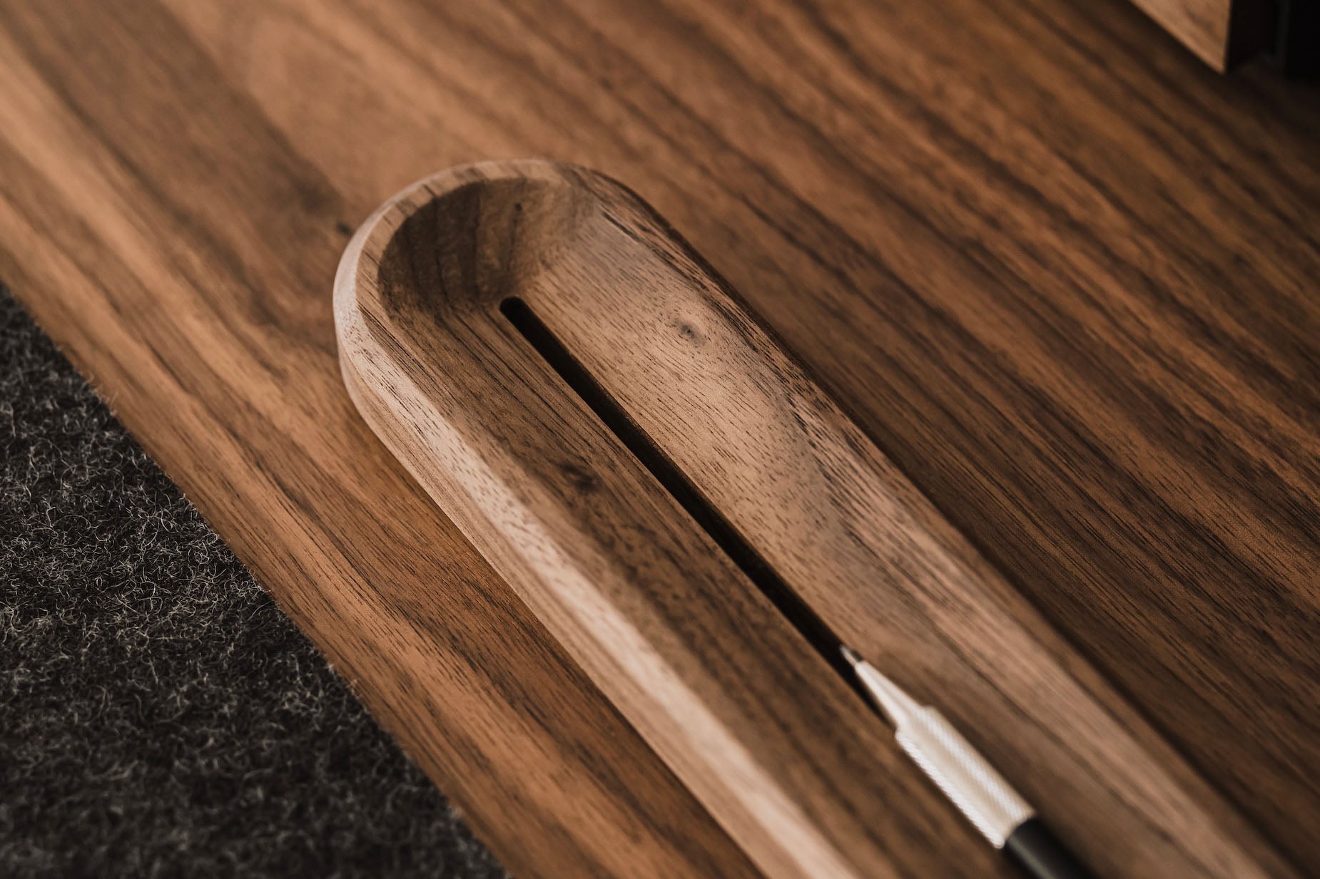 oakywood to-do desk kit with a nice groove | walnut