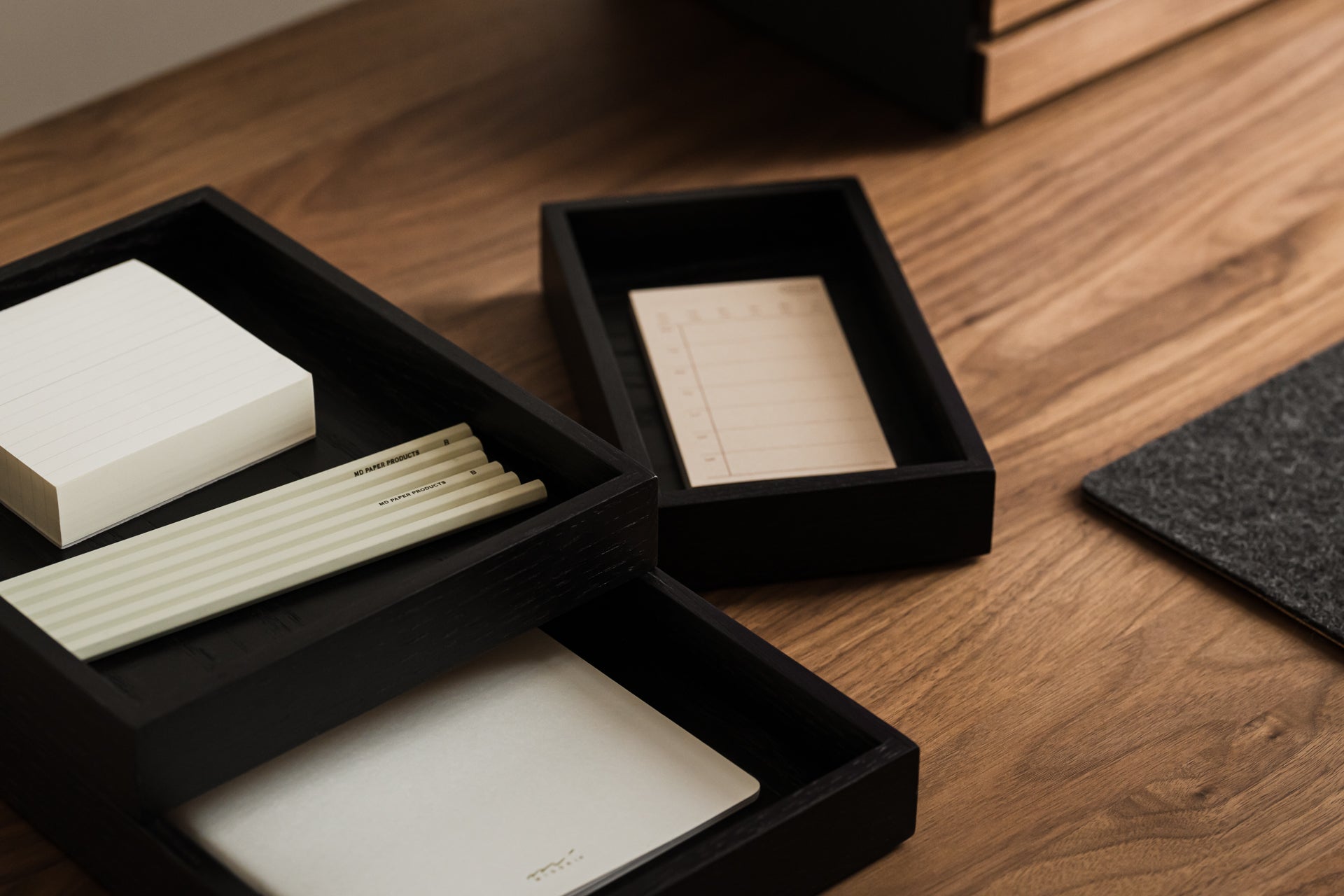 Oakywood Stackable Valet Trays Bundle in black – modern black trays for multi-level desk organization | black, 