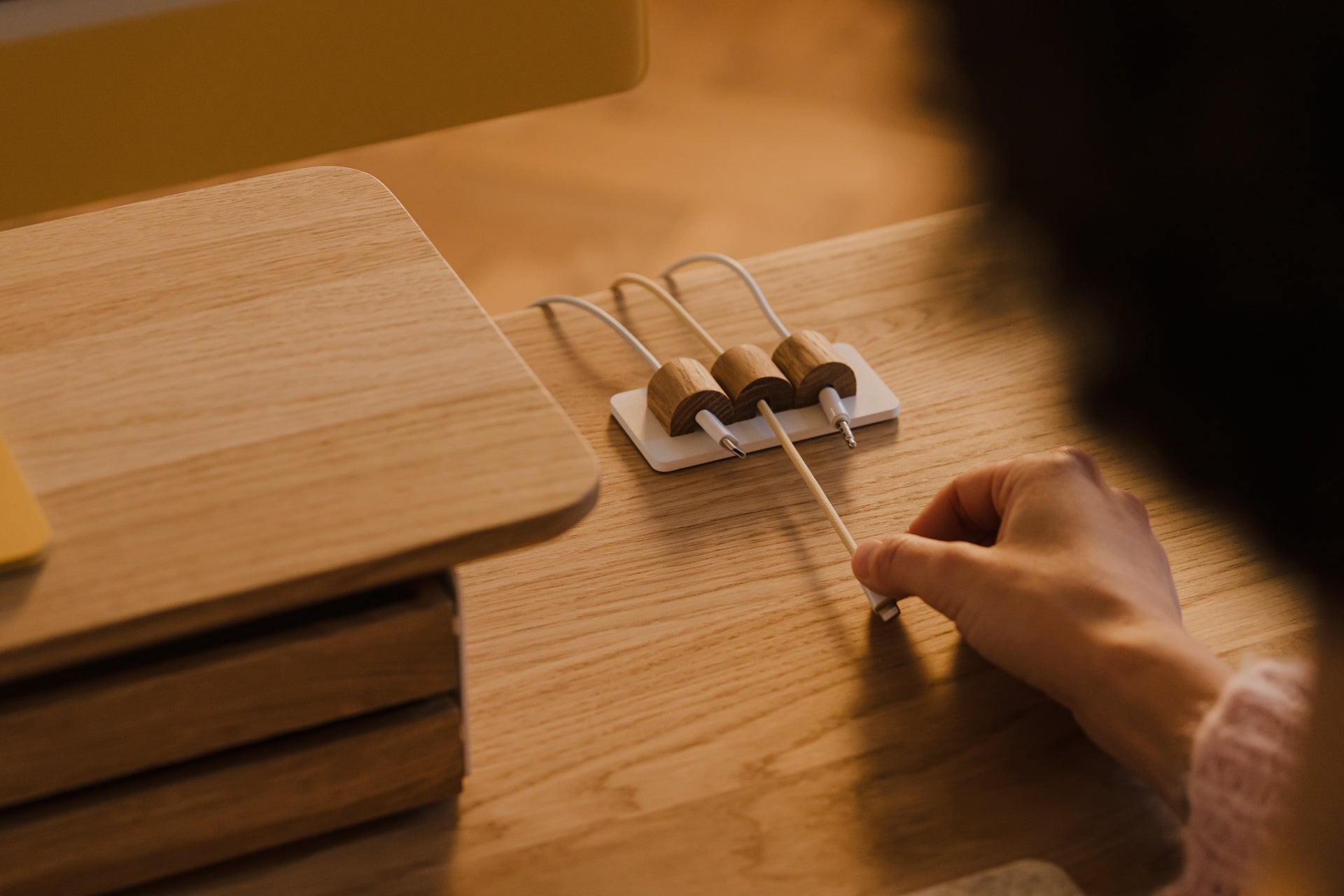 Magnetic cable organizer in oak and white – elegant wooden accessory for desk organization | oak, white