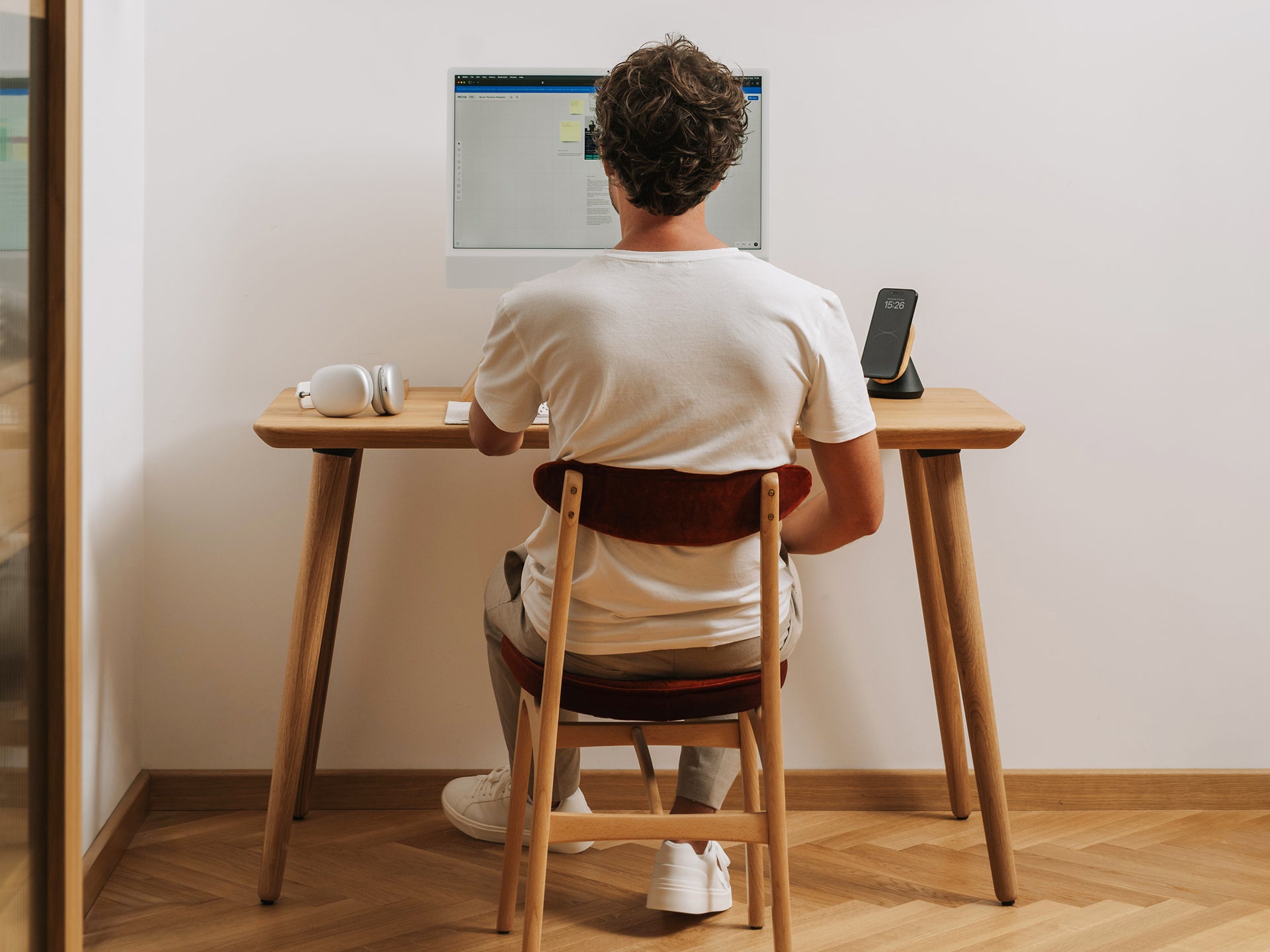 Oakywood Classic Desk with integrated cable management