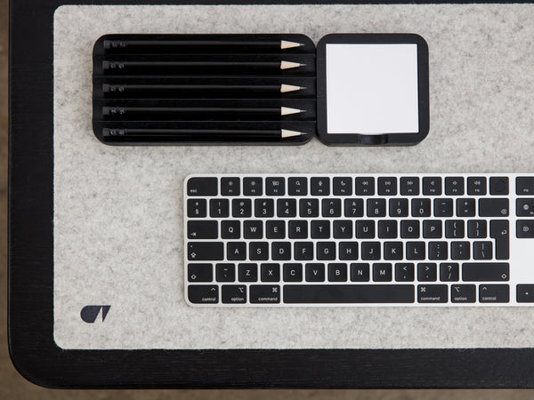 oakyblocks black sticky notes tray desk setup | black