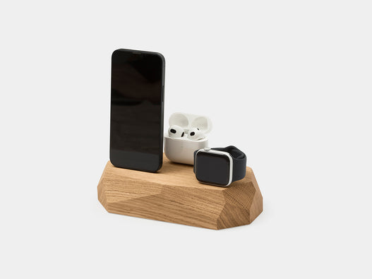 Oakywood Triple Dock in oak – elegant wooden dock for charging Apple Watch and two devices | oak,