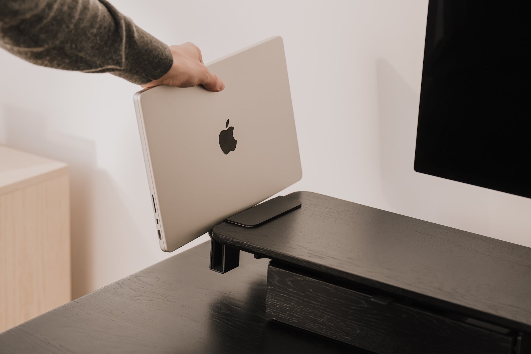 Vertical Laptop Mount for Desk Shelf | Oakywood | Oakywood.shop