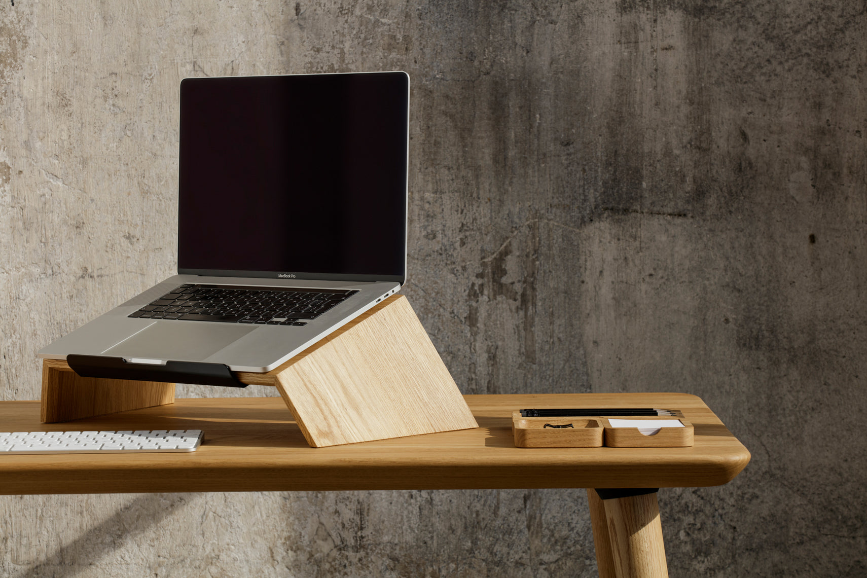Laptop Stand - Support pour ordinateur portable en bois massif