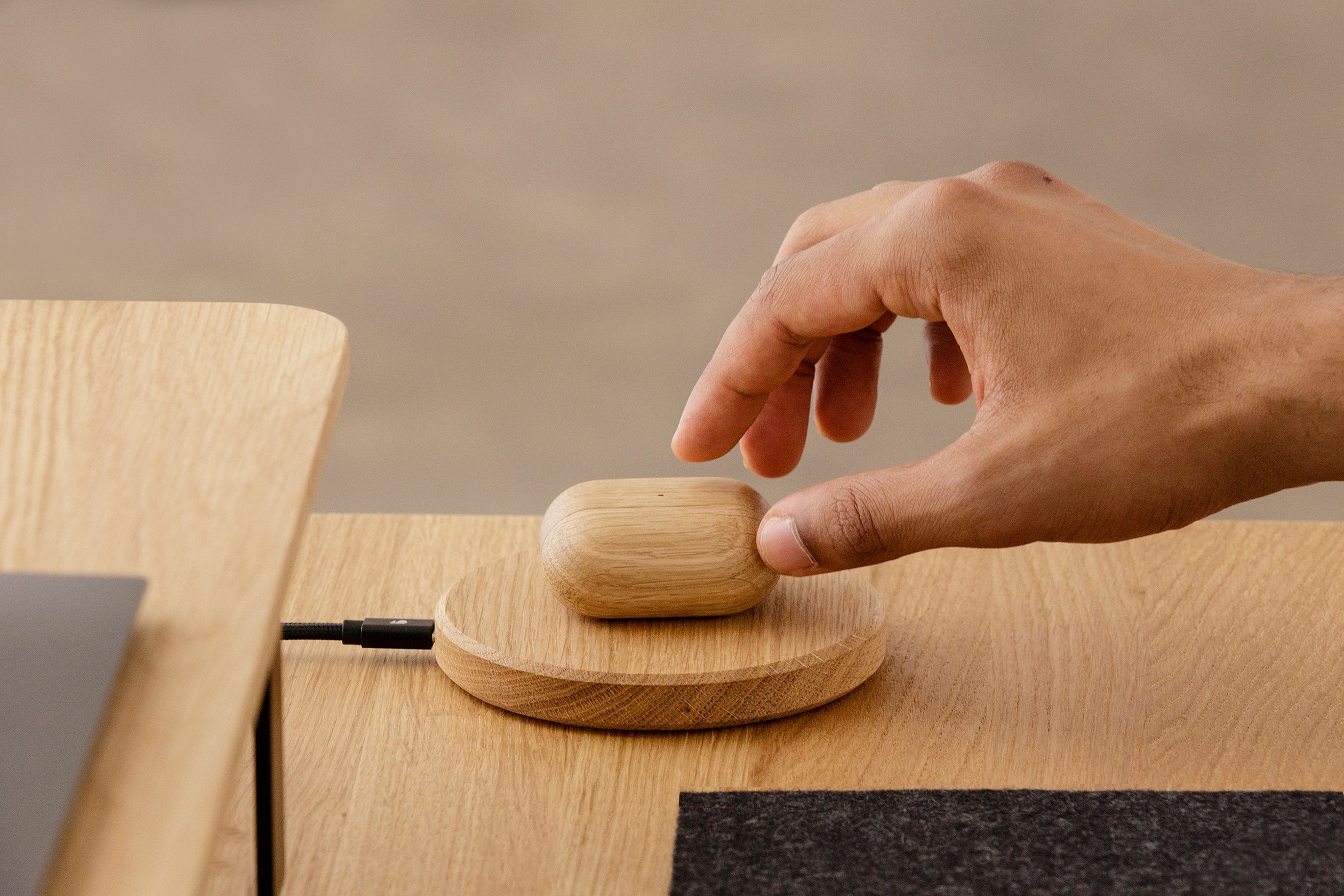 Slim Charging Pad - Wooden Qi Charging Station | Oakywood.shop