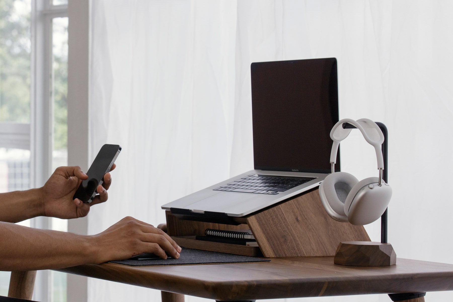 Headphone desk online