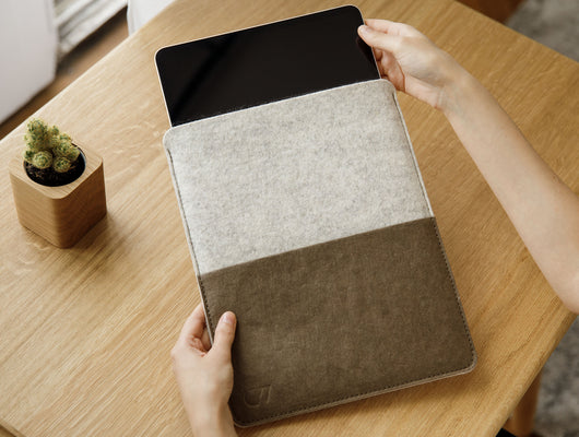 oakywood felt ipad case stone grey in use | -