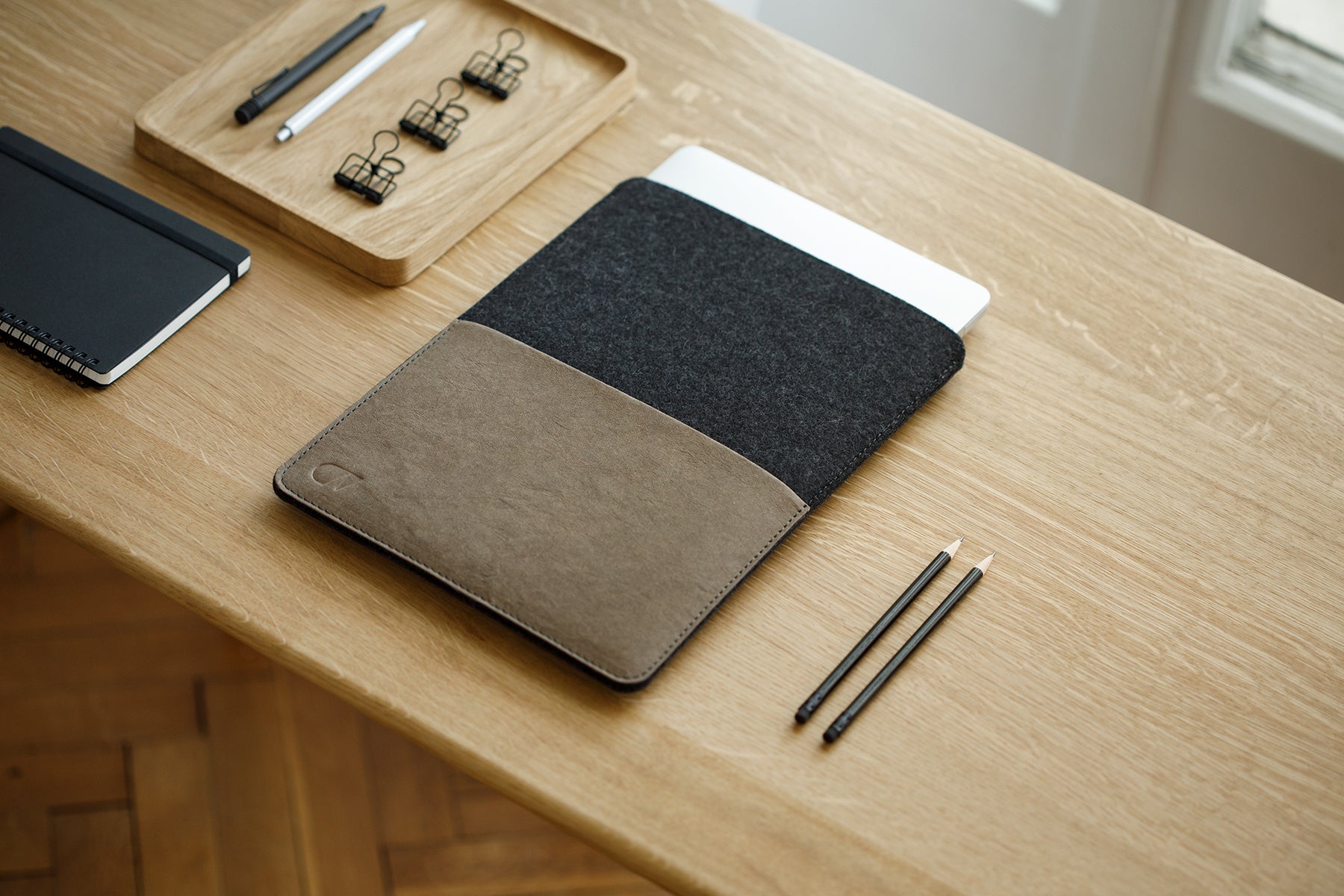 Macbook case in high quality pure wool felt, moss green and grey MacBook Pro sleeve with leather label,