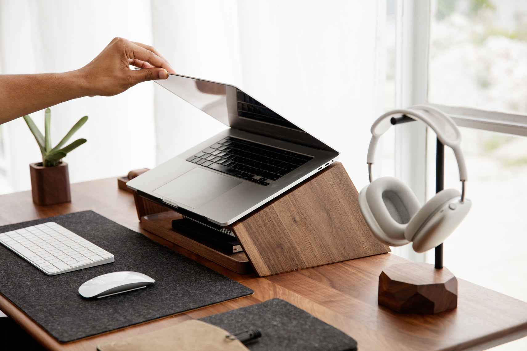 Laptop Stand - Support pour ordinateur portable en bois massif